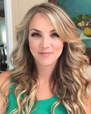 headshot photo of Joanna Salerno